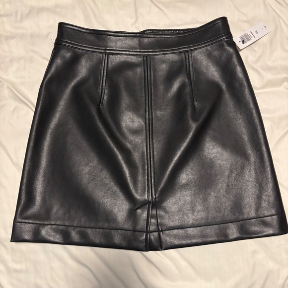 Aritzia Wilfred Pleather Skirt - Picture 2 of 5